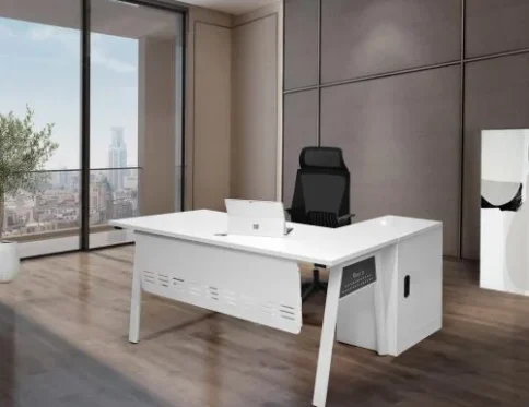 مكتب وسط لون ابيض عرض 1.6 متر  * ارتفاع 75 سم * عمق 80 سم