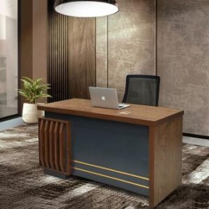 مكتب وسط لون بني عرض 1.4 متر * ارتفاع 75 سم * عمق 70 سم