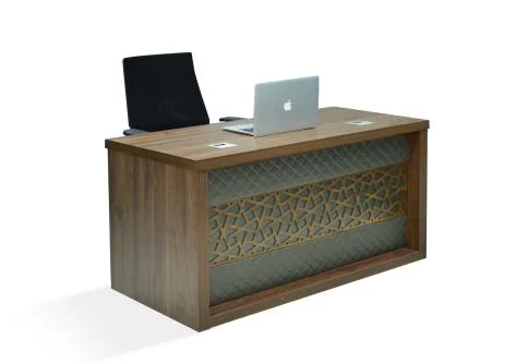 مكتب صغير لون بني عرض 1.2متر  * ارتفاع 75 سم * عمق 60 سم