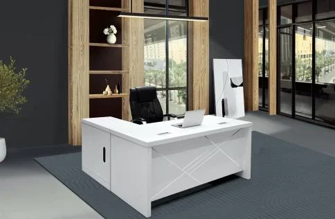 مكتب وسط لون ابيض عرض 1.4 متر  * ارتفاع 75 سم * عمق 80 سم