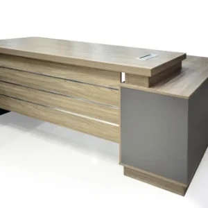 مكتب كبير لون خشبي عرض 2.2 متر * ارتفاع 75 سم * عمق 85 سم